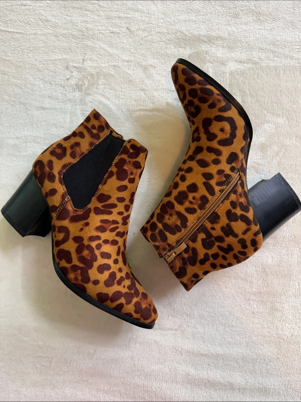 Refresh Leopard Print Pointed Toe Block Heel Ankle Booties Size 7